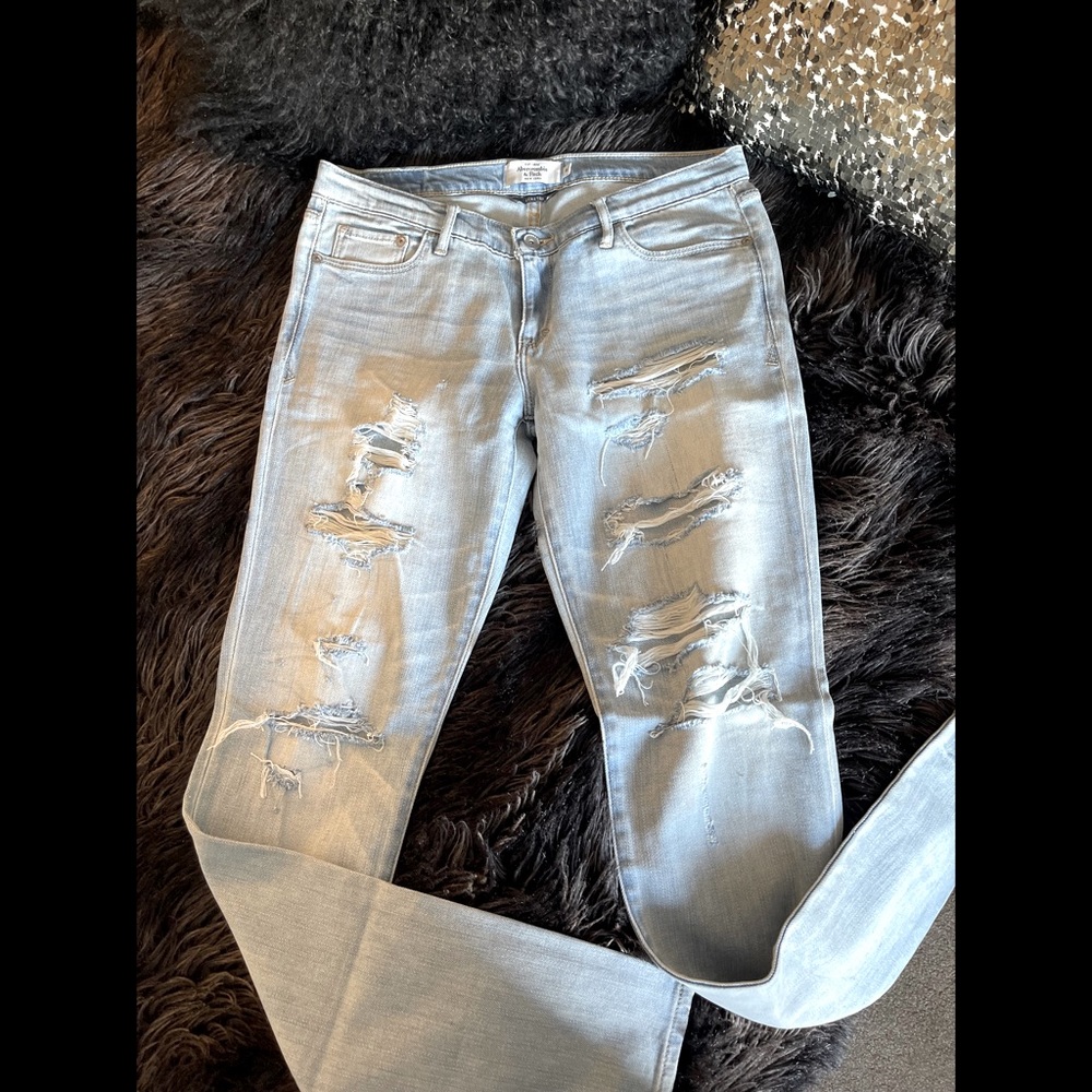 Abercrombie & Fitch custom destroyed stretch jeans size 6 light wash